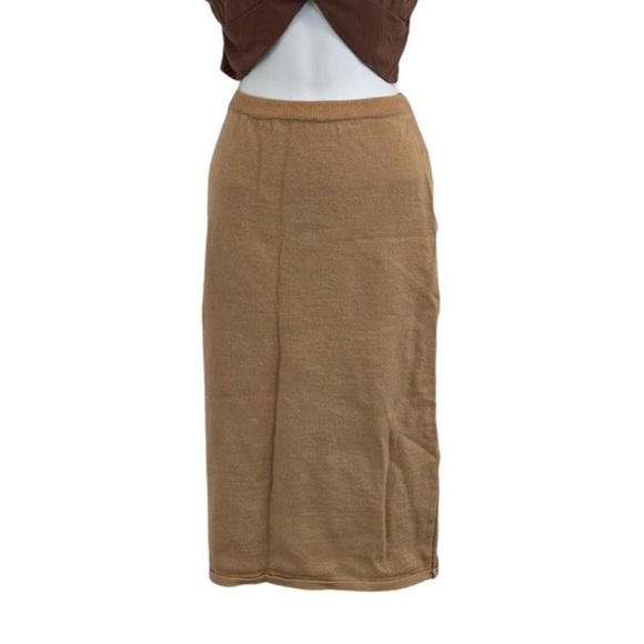 Elegant Tan Skirt - Picture 1 of 3